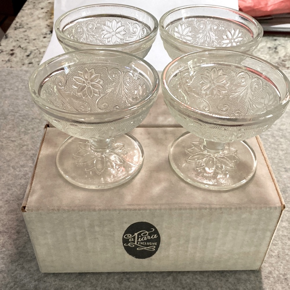 Tiara Glassware set of 4 vintage sherbet glasses never used in original box